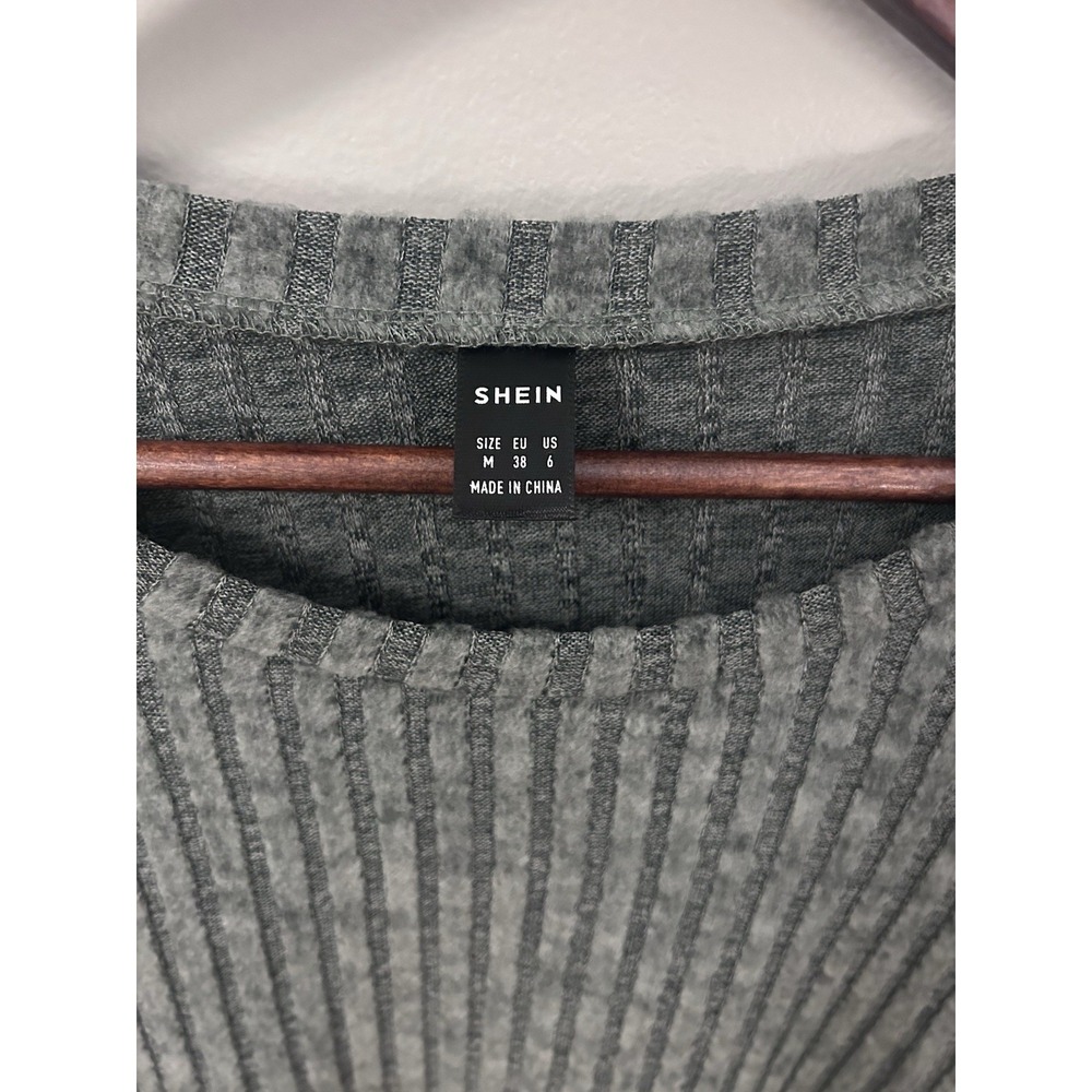 Soft ribbed SHEIN tee in gray size M. Relaxed fit.‎ 29" L 23" W - Picture 11 of 11